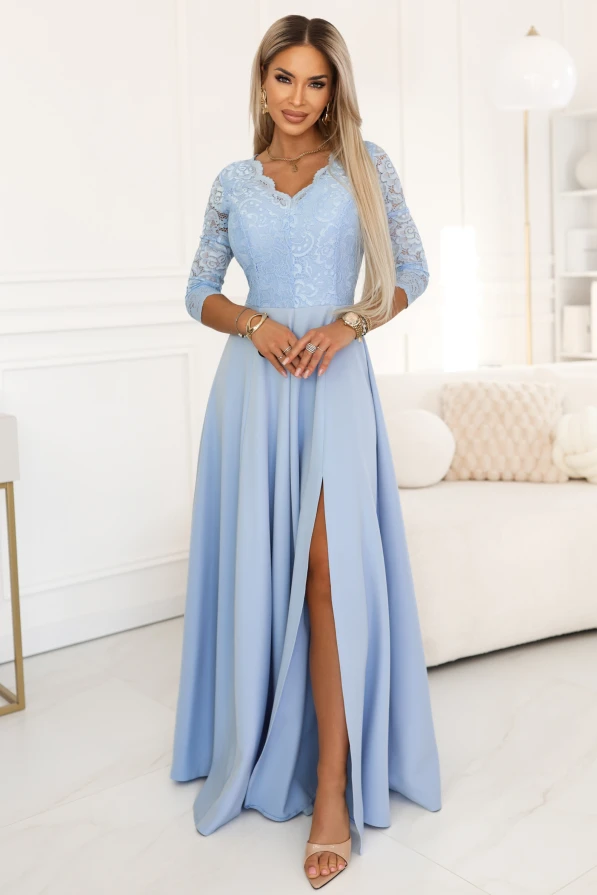 Rochie maxi bleu deschis cu bust din dantelă, mâneci 3/4 și șlit pe picior - rochie elegantă pentru nuntă