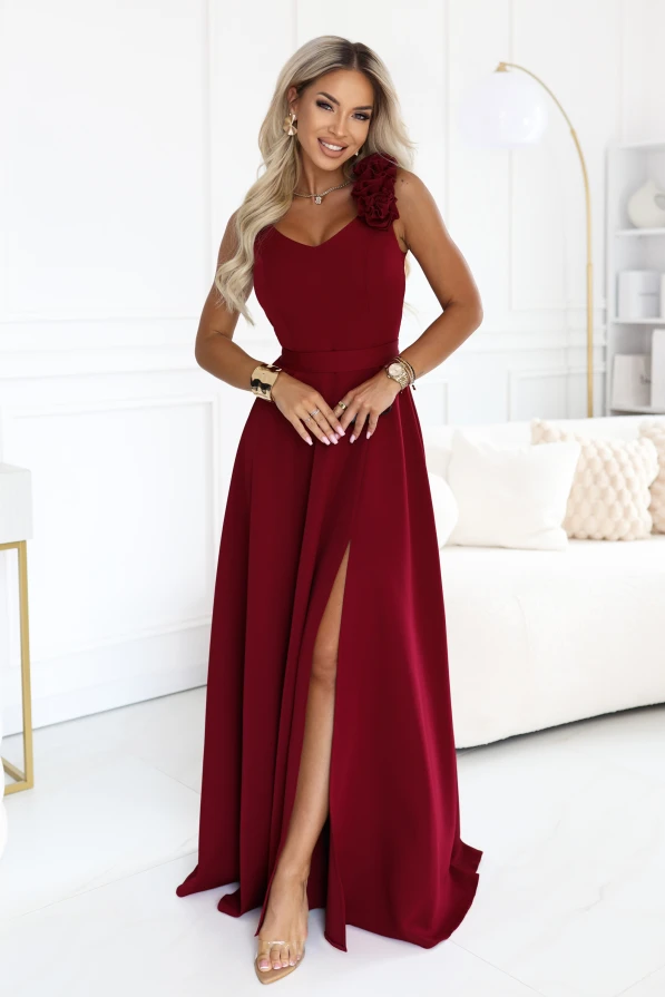 Rochie maxi bordo Numoco cu aplicație florală, șliț și curea care se leagă