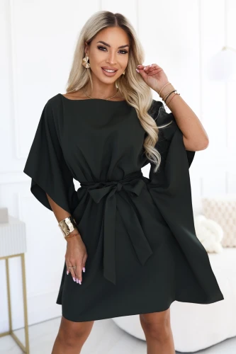 Kaki închis - rochie mini Numoco cu mâneci largi kimono și curea care se leagă la talie}