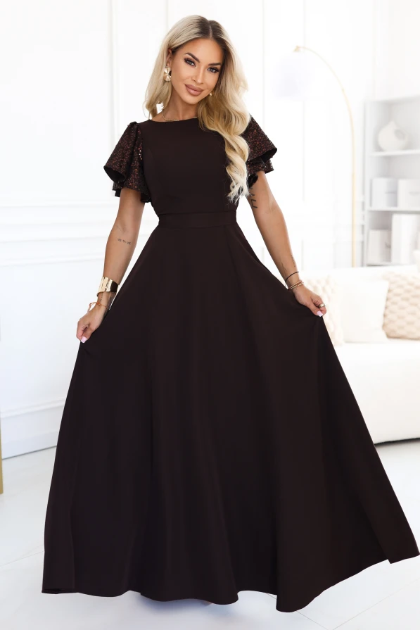 Rochie maxi maro ciocolatiu Mirella Numoco cu mâneci cu paiete, poale evazate și șnur în talie, producție poloneză