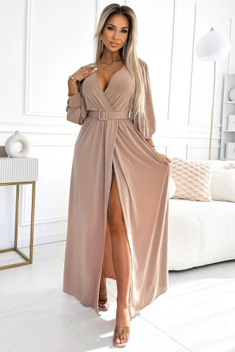 Rochia lungă Fiorella este elegantă și sofisticată, având o croială fluidă și un decolteu în V adânc. Culoarea sa neutră și cureaua în talie completează un look rafinat, perfect pentru ocazii speciale.}
